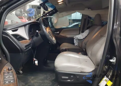 2016 Toyota Sienna Limited Premium 7 Passenger z USA, uszkodzony, nr VIN 5TDYK3DC2GS757749